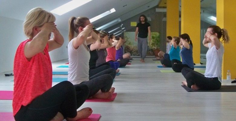 100-hours-yoga-course